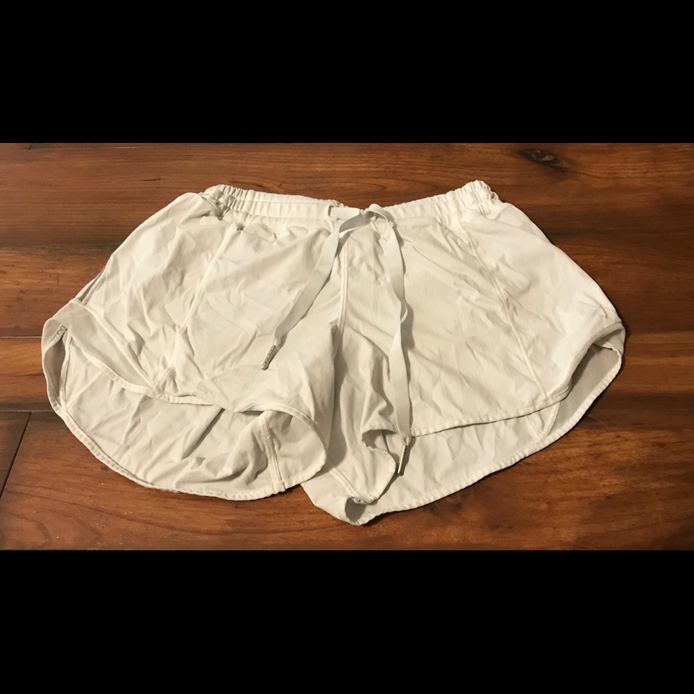 Lululemon size 6 white shorts 4” with back pocket